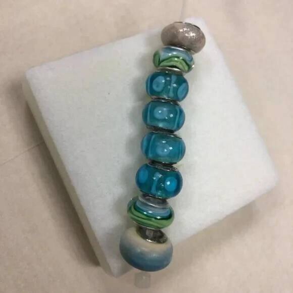 8 Miscellaneous Beads Including Pugster - Picture 6 of 14